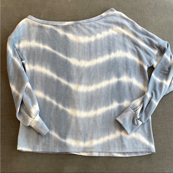 NWT LE LIS Tie Dye Slouchy Off The Shoulder Pullover - Picture 4 of 6
